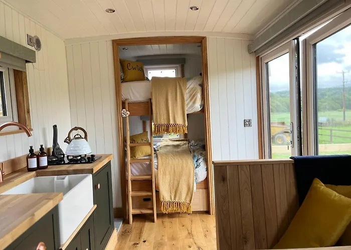 Cwtch Cader Shepherds Hut