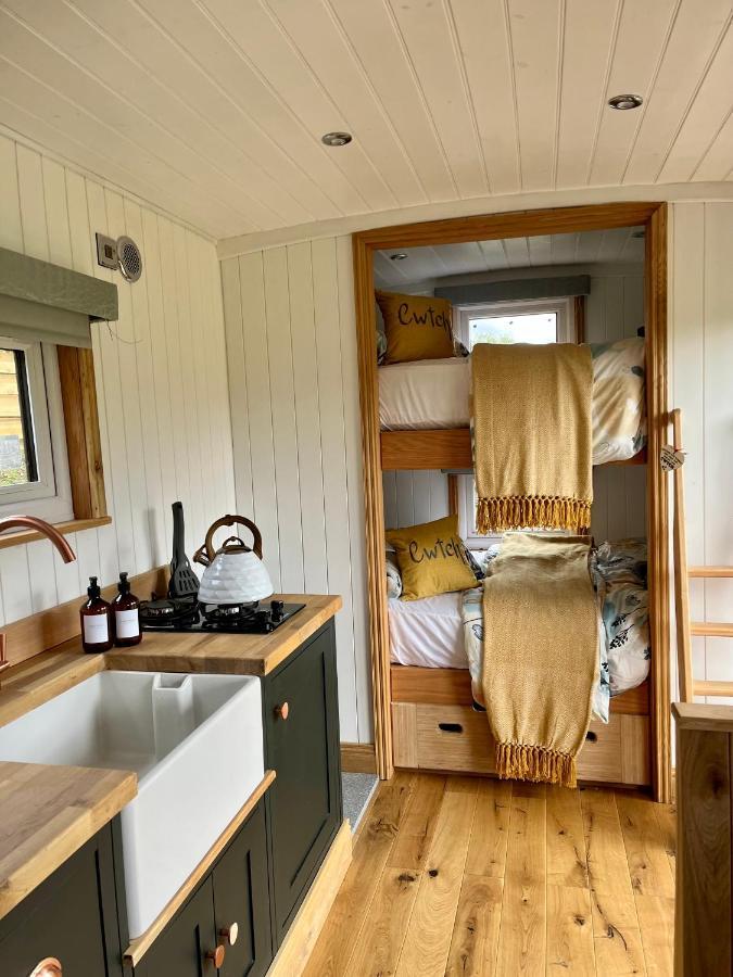 Cwtch Cader Shepherds Hut Campsite